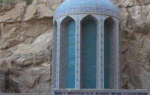 دلیل ساخت گنبدحضرت بی بی حکیمه(س)به شکل نیم گنبدی چیست