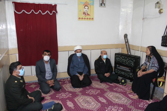 دیدار فرمانده انتظامی شهرستان گچساران با مادران معظم شهدای ناجا بمناسبت میلاد باسعادت حضرت فاطمه زهرا سلام الله علیها وروز مادر