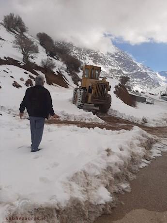 اُفت فشار آب در دنا به دلیل یخبخندان و بارش برف/عذرخواهی آبفا از شهروندان سی سختی