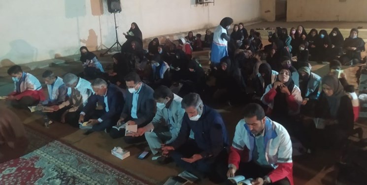 برپایی سفره افطاری ساده همزمان با شب قدر در هلال احمر گچساران