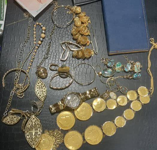 اقدام ارزشمند کارکنان انتظامی شهرستان گچساران در خصوص برگرداندن كيف حاوي پول وطلا به صاحبش