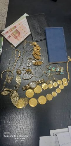 اقدام ارزشمند کارکنان انتظامی شهرستان گچساران در خصوص برگرداندن كيف حاوي پول وطلا به صاحبش