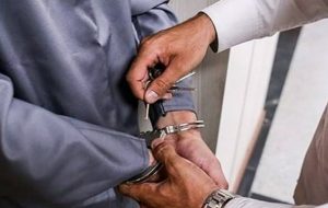 فرمانده انتظامی شهرستان خبرداد: سارق دهدشتی ادارات کهگیلویه دستگیر شد