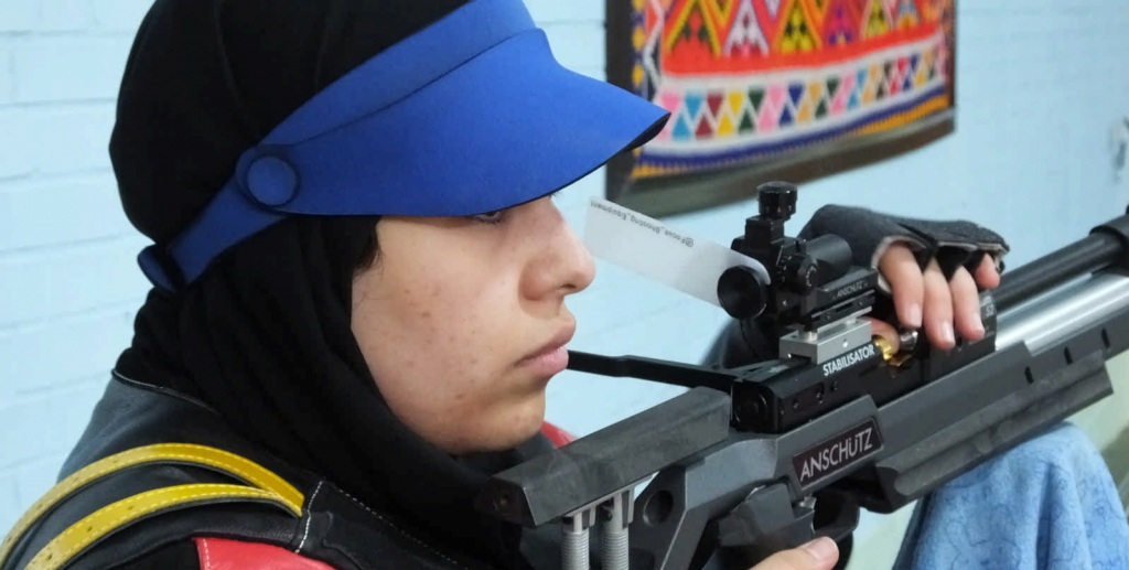 مسابقات تیراندازی با تفنگ و تپانچه بادی گرامیداشت دهه مبارک فجر برای اولین بار در سطح استان در گچساران برگزار شد