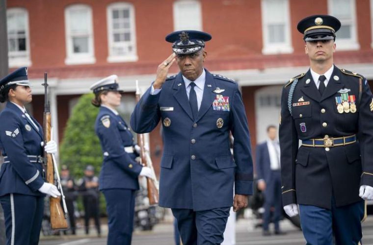 رئیس ستاد مشترک ارتش آمریکا در گفت‌وگو با رویترز گفت که با همتایان خود در منطقه برای جلوگیری از درگیری گسترده‌تر گفتگو خواهم کرد