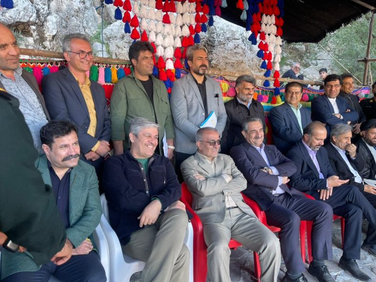 جشن روستاوعشایردرروستای سرآب ننیزگچساران برگزارشد