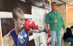 قدردانی پدر شهید سید جبار کشاورز از ورزشکار بوکس گچساران