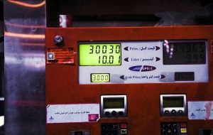 بر اساس اعلام دولت، از ساعت صفر بامداد امروز شنبه ۲۲ آذرماه، مصوبه بنزین ۳ نرخی اجرایی می‌شود